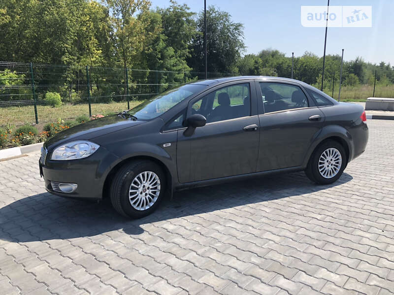 2011 fiat linea