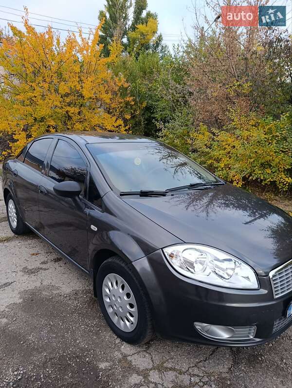 2011 fiat linea
