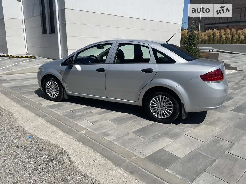 2011 fiat linea
