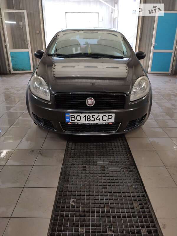 2012 fiat linea