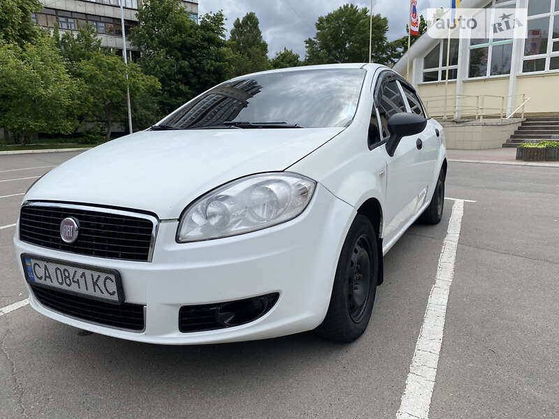 2011 fiat linea