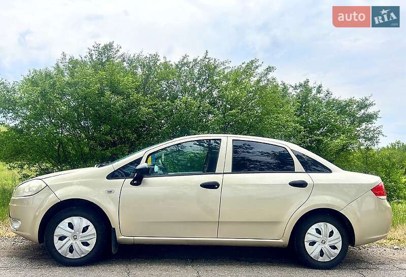 2012 fiat linea