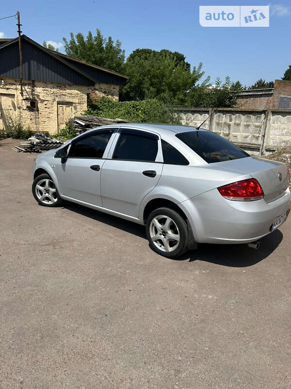 2012 fiat linea