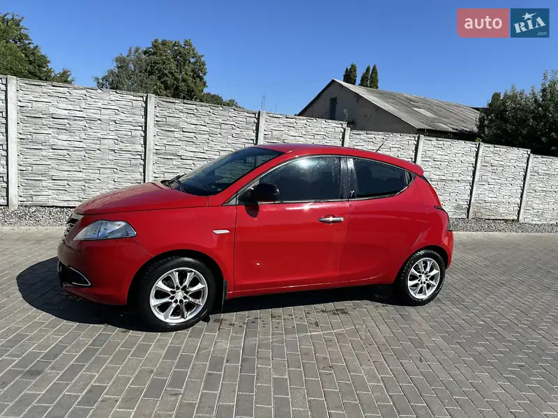 2012 lancia ypsilon