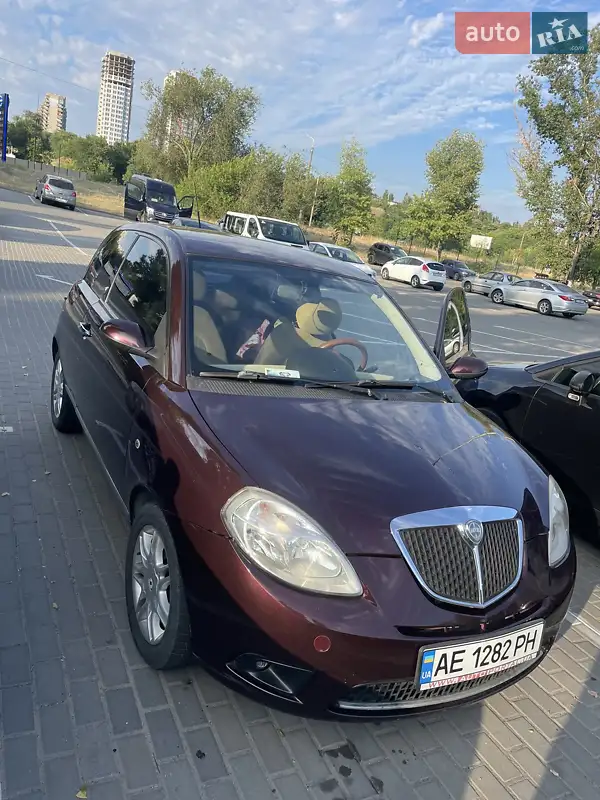 2008 lancia ypsilon