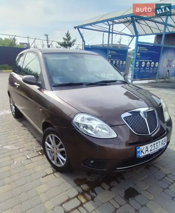 2009 lancia ypsilon