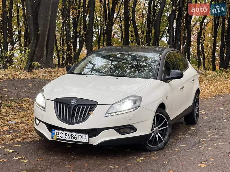 2010 lancia delta