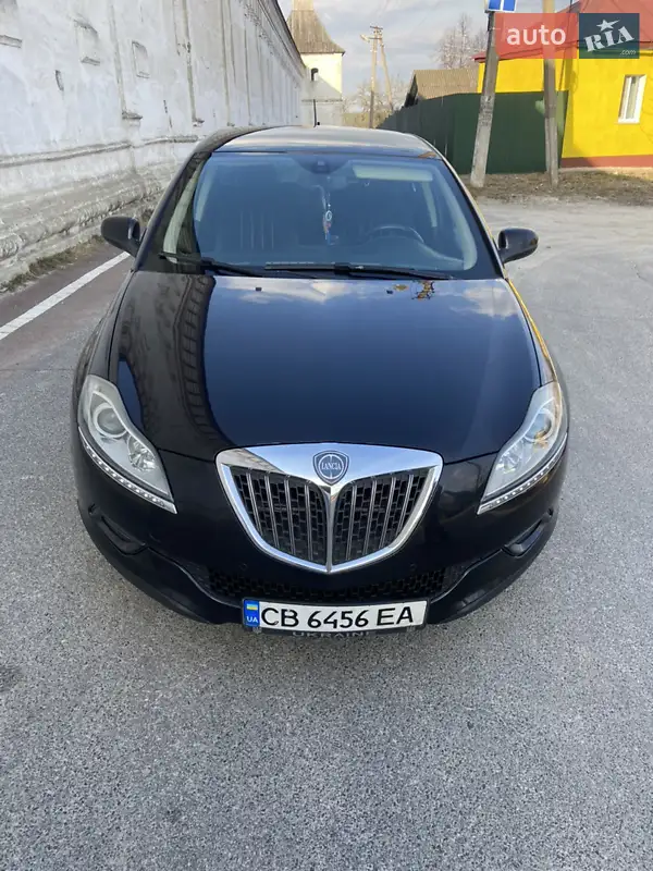 2010 lancia delta
